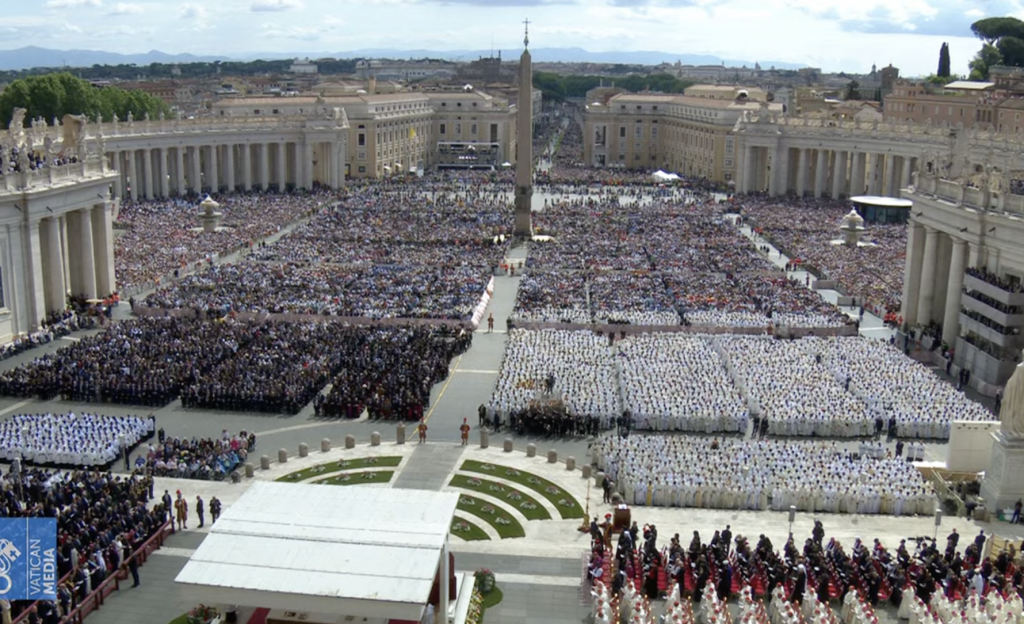 El sumo pontífice es cabeza de la Iglesia católica de oriente y occidente
